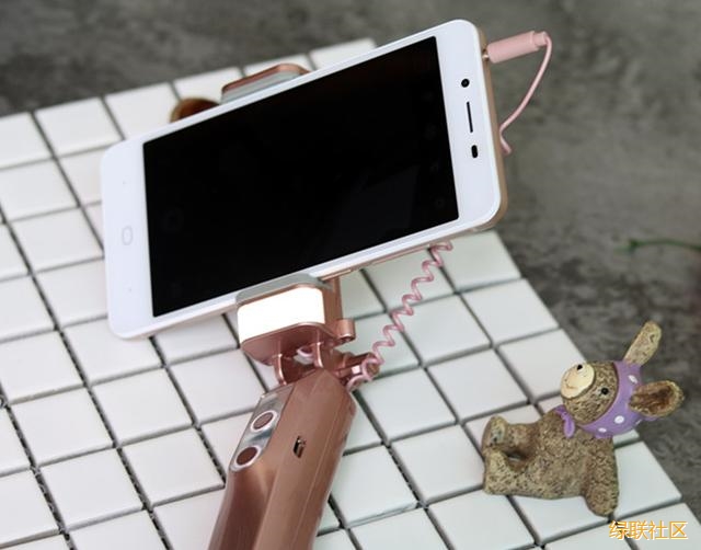 美顏?zhàn)耘臈U伸縮