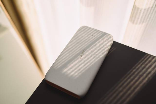 試用評測丨玩出手感的綠聯(lián)10000毫安鵝卵石充電寶