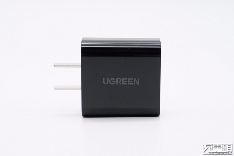 綠聯(lián)20W快充充電器外觀