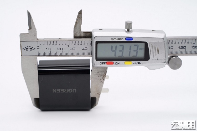 綠聯(lián)20W快充充電器外觀