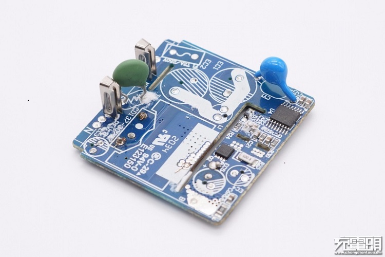 綠聯(lián)PD20W充電器開箱評測：拆解篇（下）