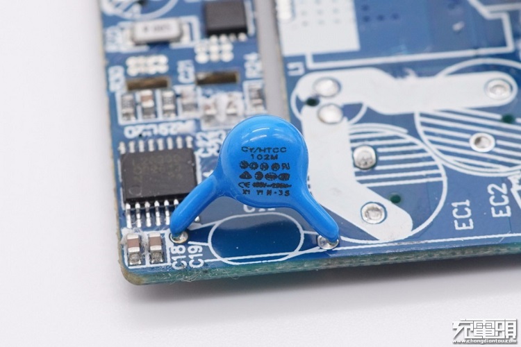 綠聯(lián)PD20W充電器開箱評測：拆解篇（下）