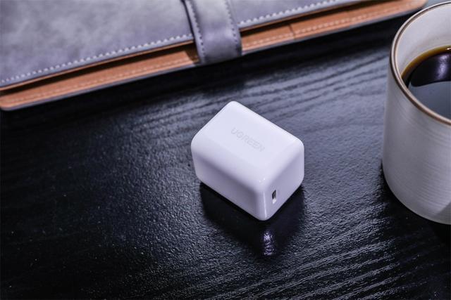 綠聯(lián)30W氮化鎵充電器評(píng)測(cè)：這或許是iPhone13Pro的最佳搭檔