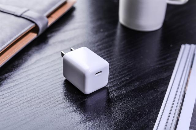 綠聯(lián)30W氮化鎵充電器評(píng)測(cè)：這或許是iPhone13Pro的最佳搭檔